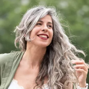 La Guía Silver: cómo cuidar el cabello con canas y 10 recetas para lograrlo